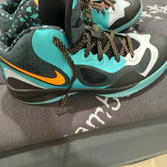 Nike Teal and Black Athletic Shoes - Picture 4 of 6